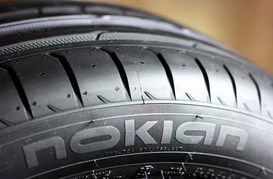 Nokian-dekk, nærbilde av slitebane og side