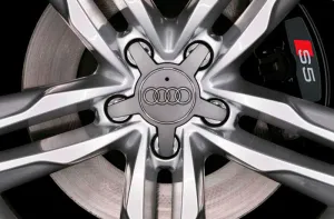 Lettmetallfelg på en Audi, nærbilde